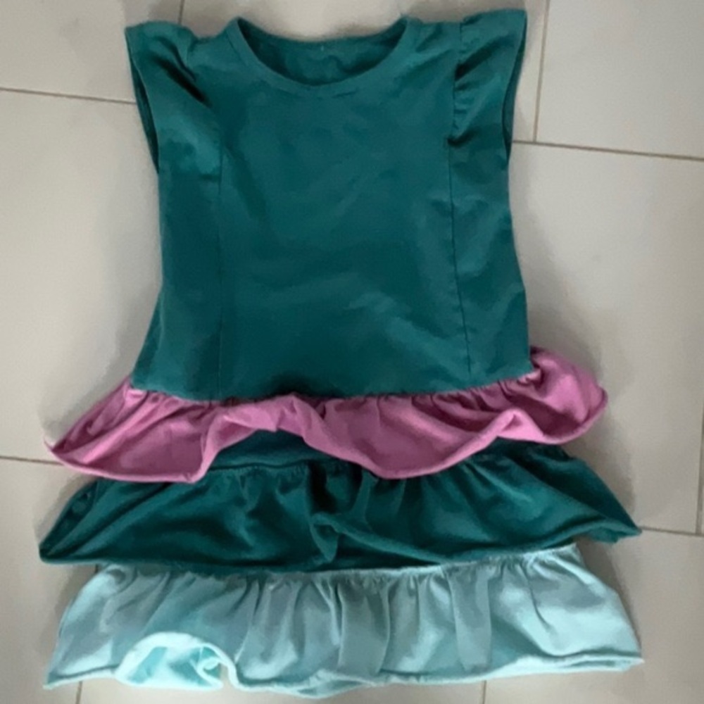 Little girls peekaboo beans dress green pink blue ruffles. Cap sleeved